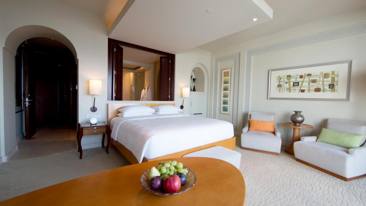 מלון Park Hyatt דובאי מראה חיצוני תמונה A room at the Jumeirah Beach Hotel