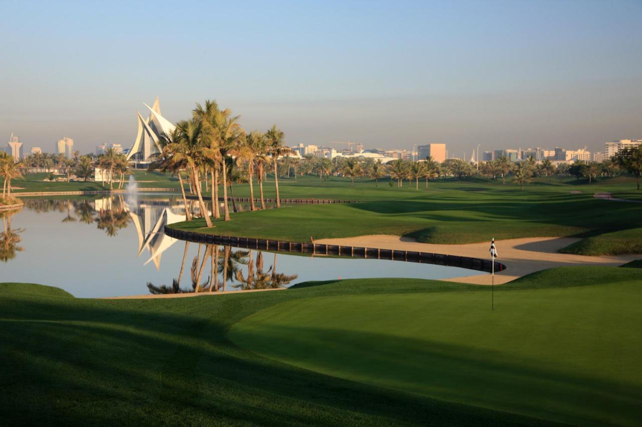 מלון Park Hyatt דובאי מראה חיצוני תמונה The 14th hole at Jumeirah Golf Club