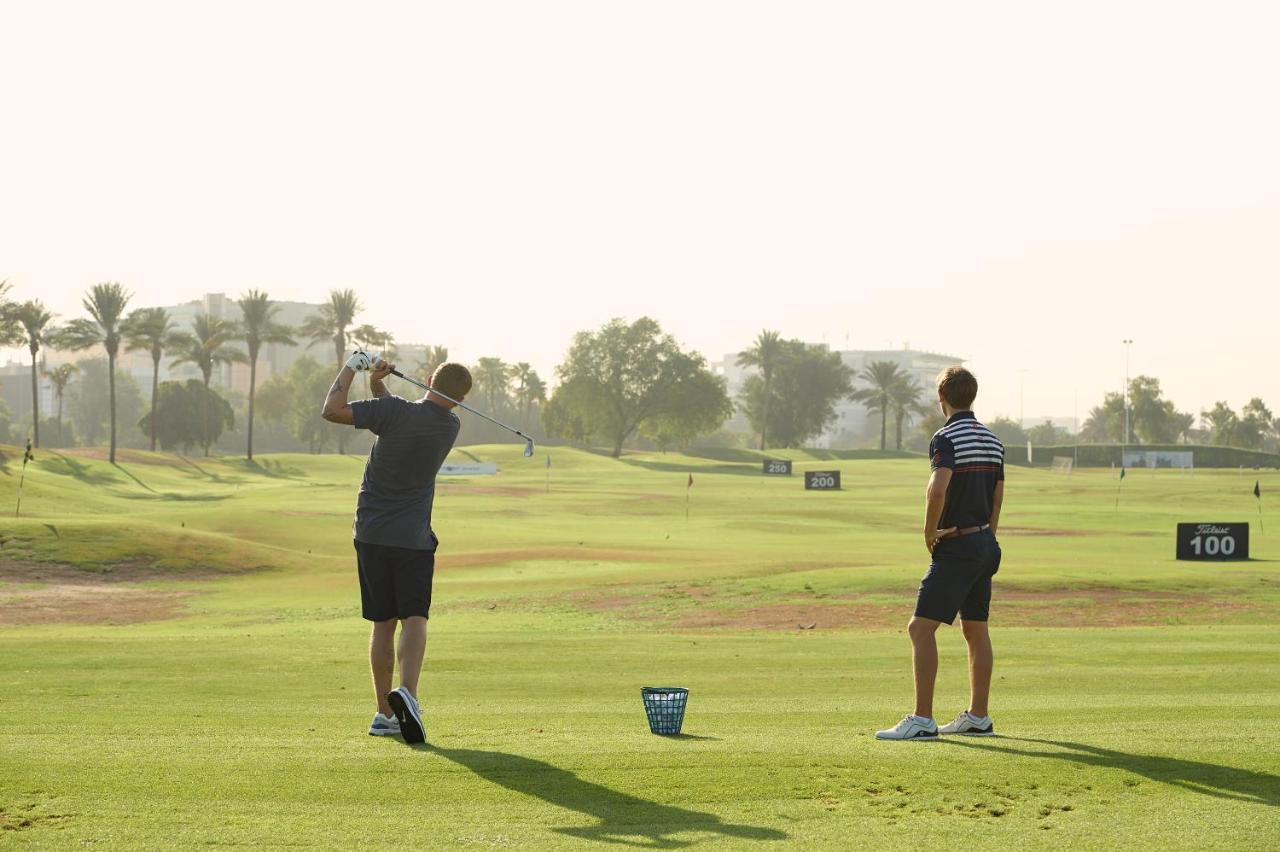 מלון Park Hyatt דובאי מראה חיצוני תמונה Golfers at the 10th tee