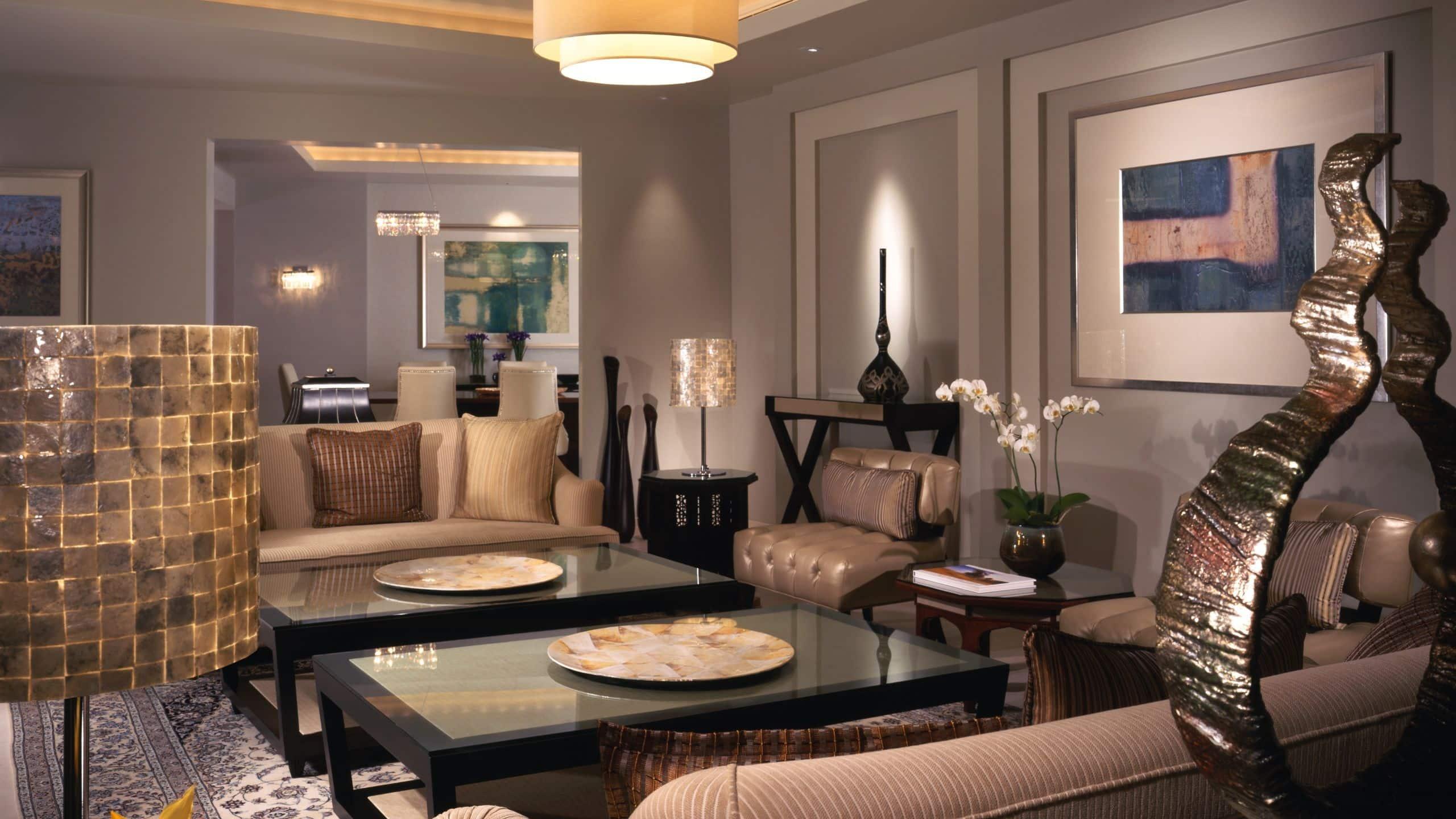 מלון Park Hyatt דובאי מראה חיצוני תמונה A living room in a suite at the Mandarin Oriental, Singapore