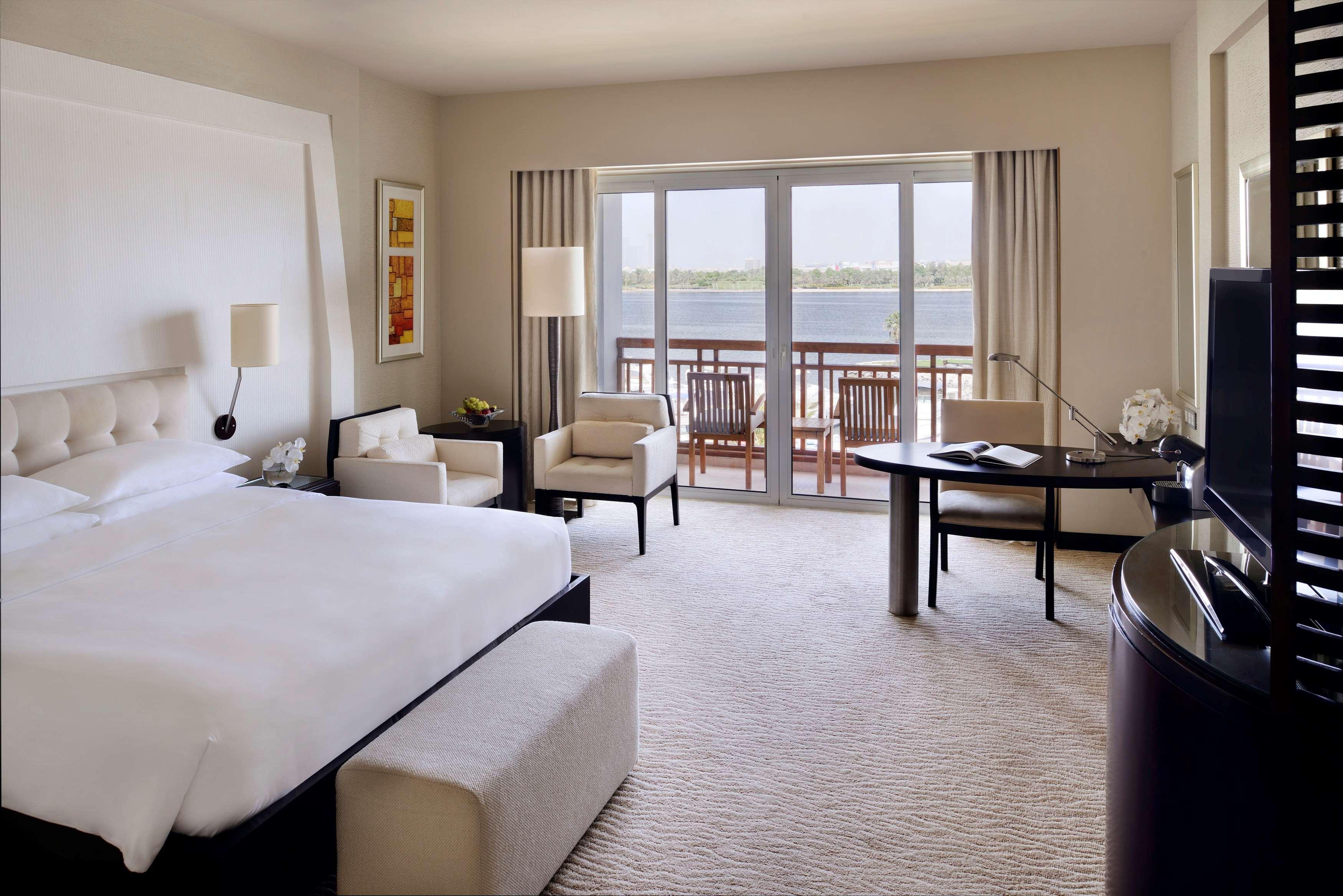 מלון Park Hyatt דובאי מראה חיצוני תמונה A room at the Jumeirah Beach Hotel